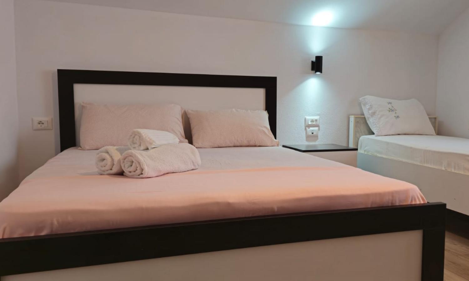 Guest House Pogradeci Exterior photo