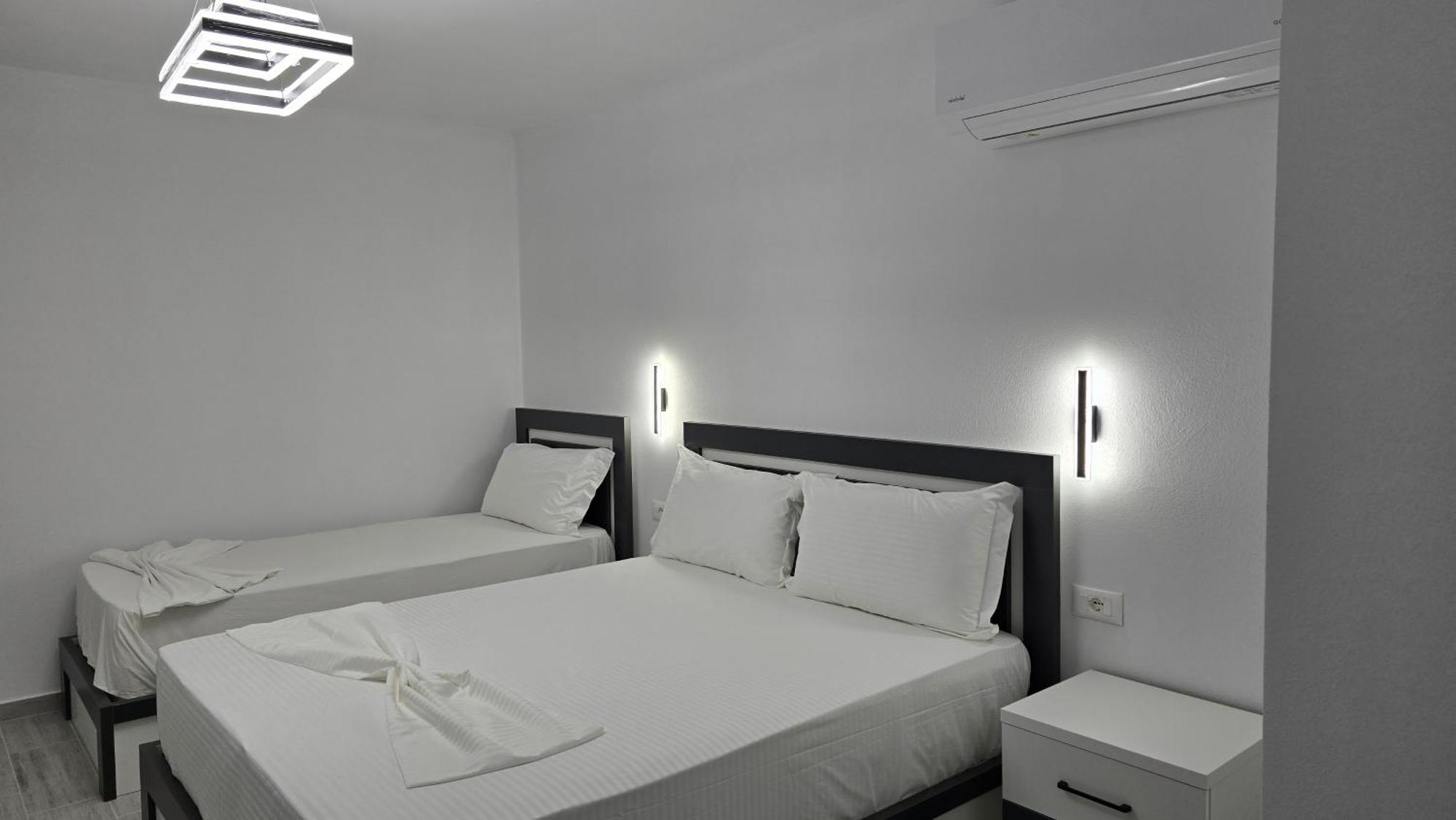 Guest House Pogradeci Exterior photo