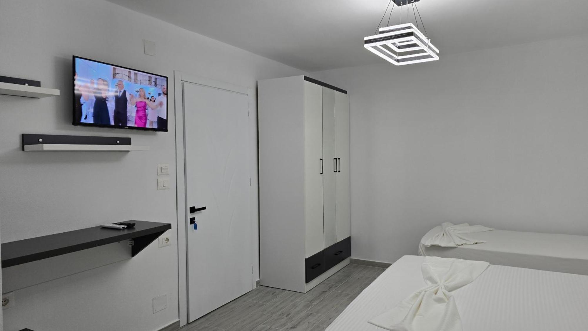 Guest House Pogradeci Exterior photo