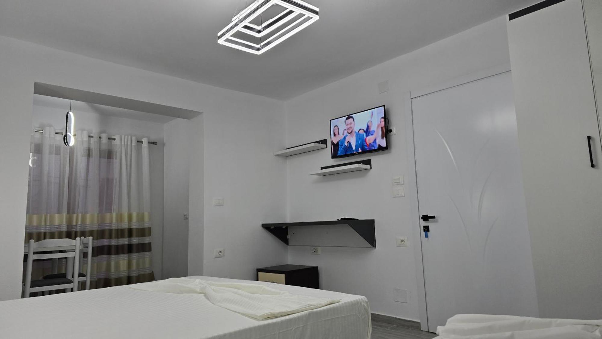 Guest House Pogradeci Exterior photo
