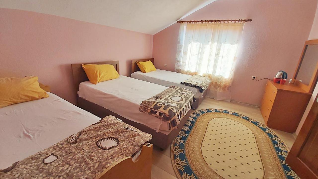 Guest House Pogradeci Exterior photo