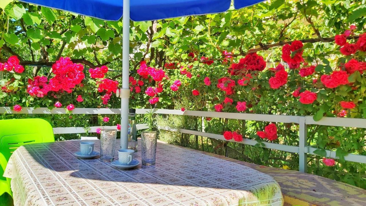 Guest House Pogradeci Exterior photo